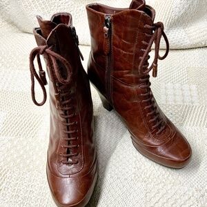 Clark’s Artisan Victorian style leather boots 6.5 or 7discontinued